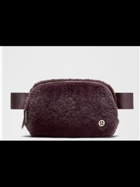 Lululemon Everywhere Belt Bag- Plush Fleece Edition